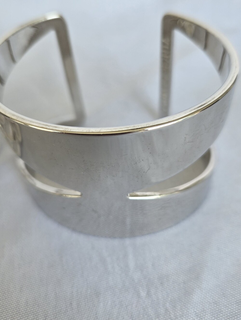 Set of 2 Silver Tone Statement Cuff Bracelets –Rhinestone Openwork & Modern Wide - Picture 13 of 13